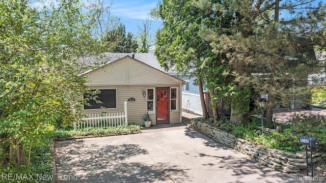 4044 Fieldview Ave, West Bloomfield, MI 48324 - view of front of property