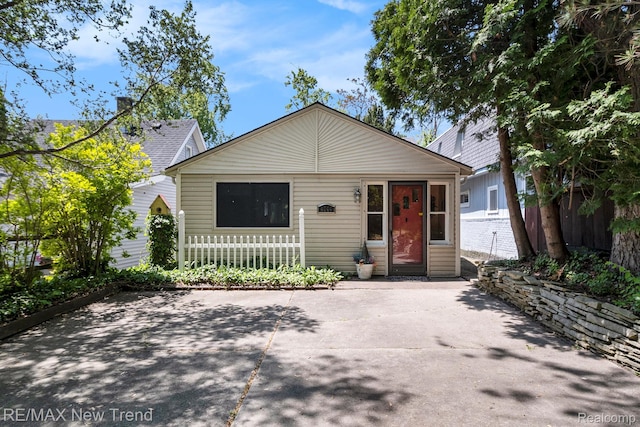 4044 Fieldview Ave, West Bloomfield, MI 48324 - view of front of home featuring a patio