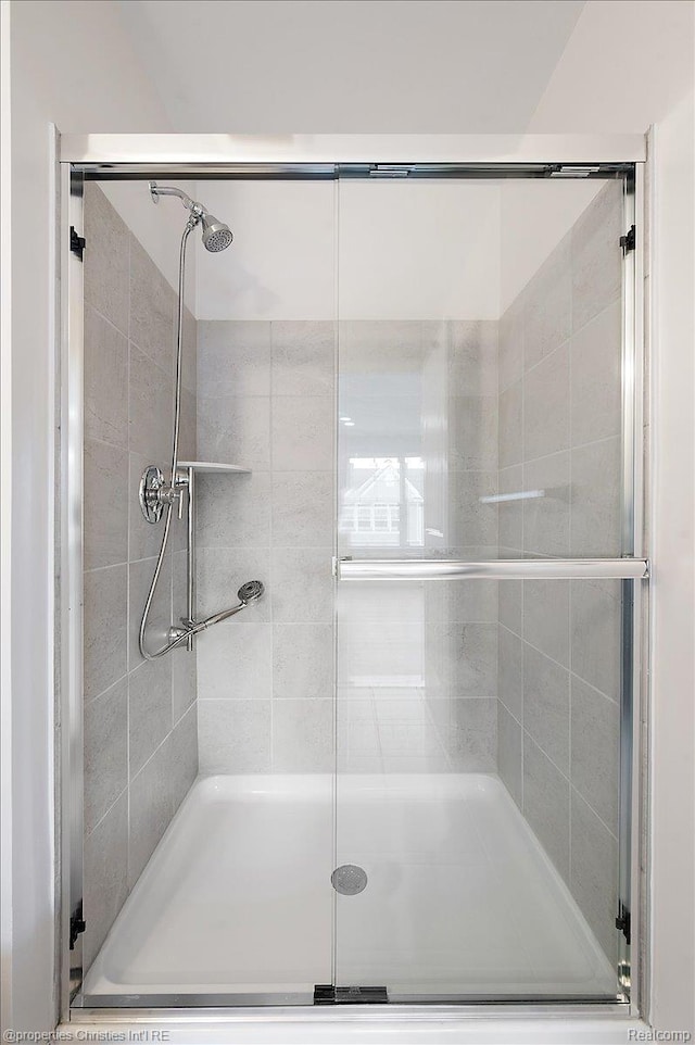 4953 Treeside Ln, Troy, MI 48098 - full bath featuring a shower stall