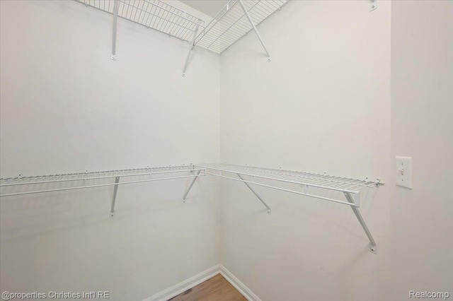 4953 Treeside Ln, Troy, MI 48098 - walk in closet featuring light wood-style flooring
