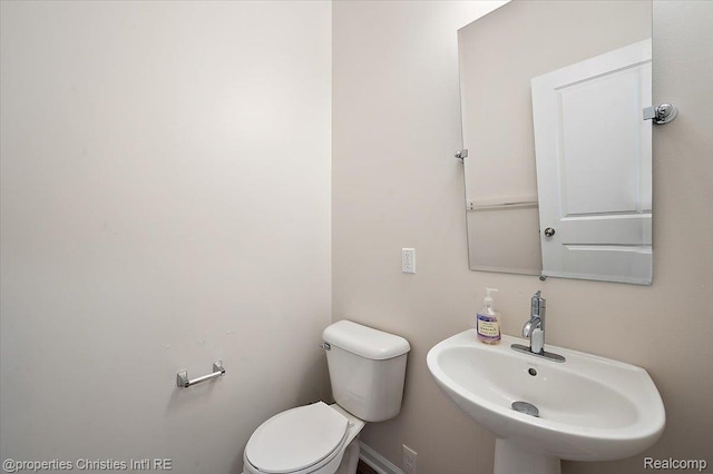 4953 Treeside Ln, Troy, MI 48098 - half bath with a sink and toilet