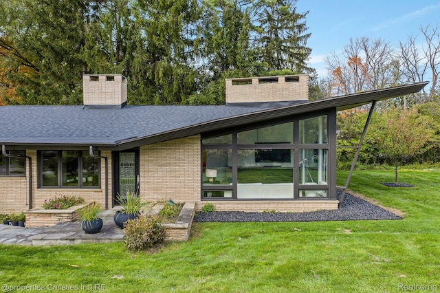 1093 Greentree Rd, Bloomfield Hills, MI 48304 - view of front of property featuring a chimney, brick siding, a front yard, and a shingled roof
