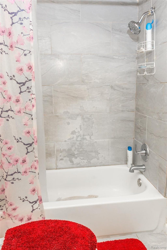 19176 Barlow St, Detroit, MI 48205 - bathroom with shower / bath combo with shower curtain