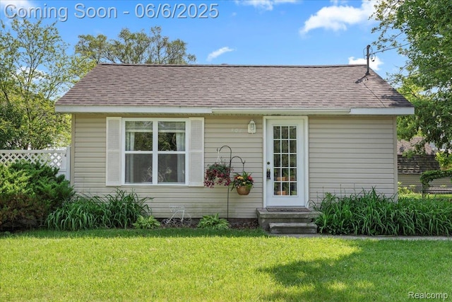 501 Front St, Holly, MI 48442 - view of front of house featuring roof with shingles
