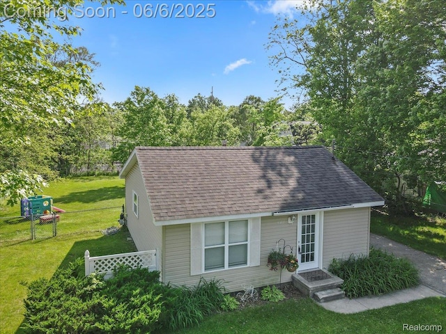 501 Front St, Holly, MI 48442 - view of front facade featuring a shingled roof and view of scattered trees