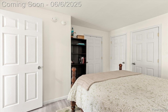 501 Front St, Holly, MI 48442 - bedroom featuring light wood-type flooring, baseboards, and a closet