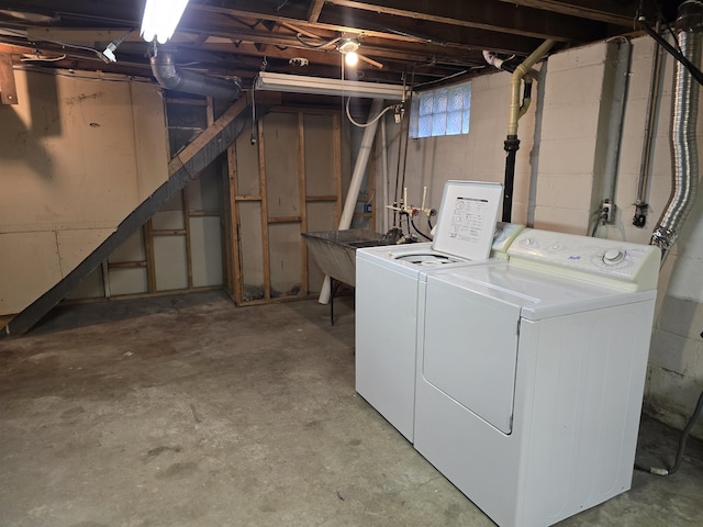 460 Westcombe Ave, Flint, MI 48503 - laundry room with independent washer and dryer