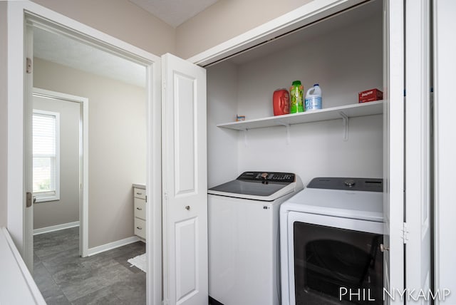 3880 Elm Ridge Dr, Holland, MI 49424 - laundry area featuring washer and clothes dryer and baseboards