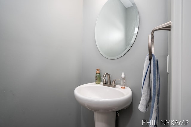 3880 Elm Ridge Dr, Holland, MI 49424 - bathroom with a sink