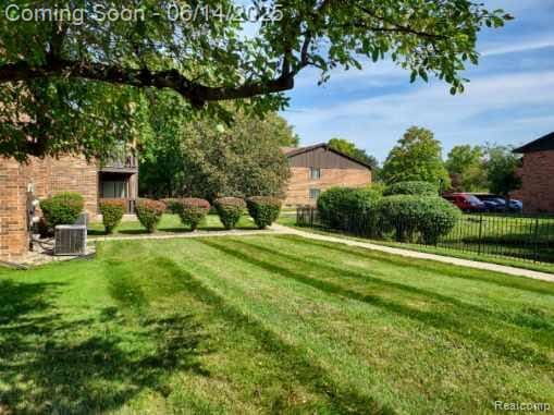 29146 W Wellington Unit 83, Southfield, MI 48034 - view of yard