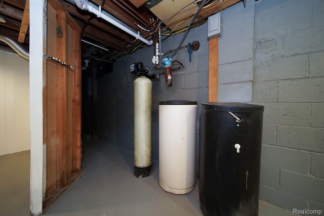 967 Keith St, Oxford, MI 48371 - unfinished basement featuring a water softener