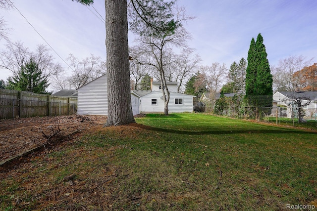 967 Keith St, Oxford, MI 48371 - view of yard