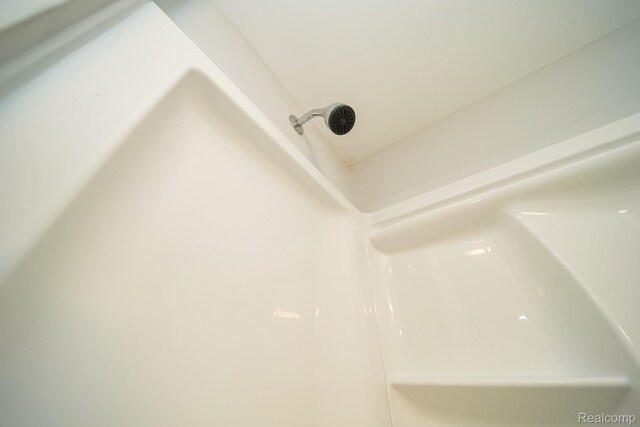 967 Keith St, Oxford, MI 48371 - bathroom view