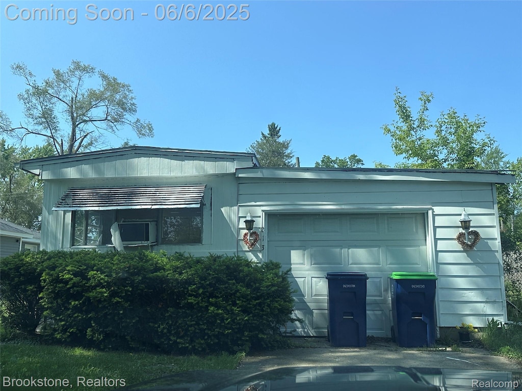 213 E Oak St, Saint Charles, MI 48655 - view of front of property with an attached garage