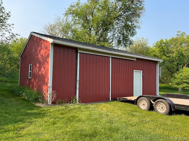 3742 W Barnes Lake Rd, Columbiaville, MI 48421 - view of pole building featuring a yard