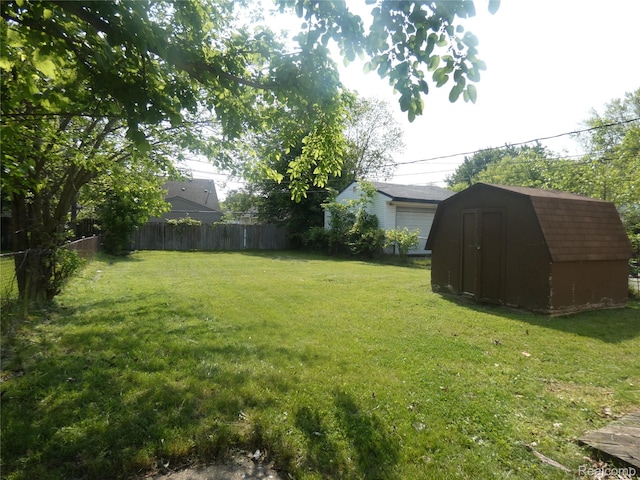 21054 Ehlert Ave, Utica, MI 48089 - view of yard