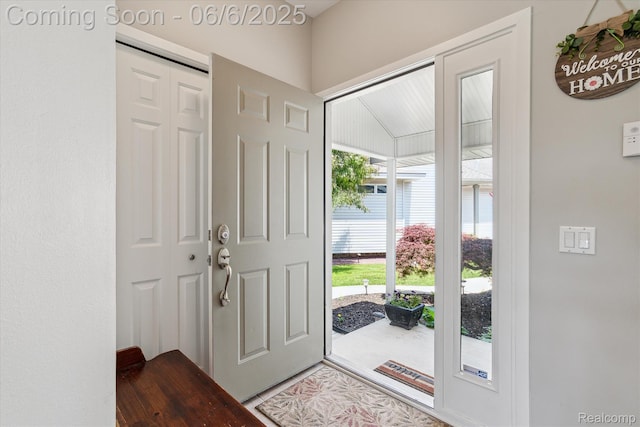 4118 Shoreview Ln, Whitmore Lake, MI 48189 - view of foyer entrance