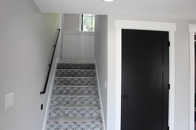 6646 E Eagle Lake Dr, Kalamazoo, MI 49009 - view of stairway