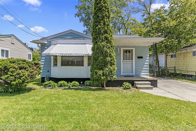 19464 Woodbine St, Dearborn, MI 48219 - view of front facade featuring a front lawn and covered porch