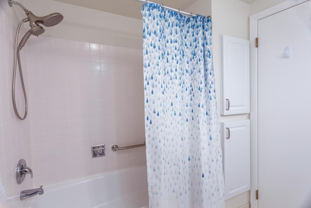 66 Meridian Ct, Mount Pleasant, MI 48858 - full bath featuring shower / bath combo with shower curtain