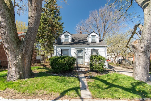 19683 Sunset St, Detroit, MI 48234 - cape cod house with a front yard