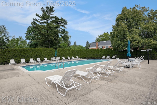 1360 Trailwood Path, Bloomfield Hills, MI 48301 - community pool featuring a patio area