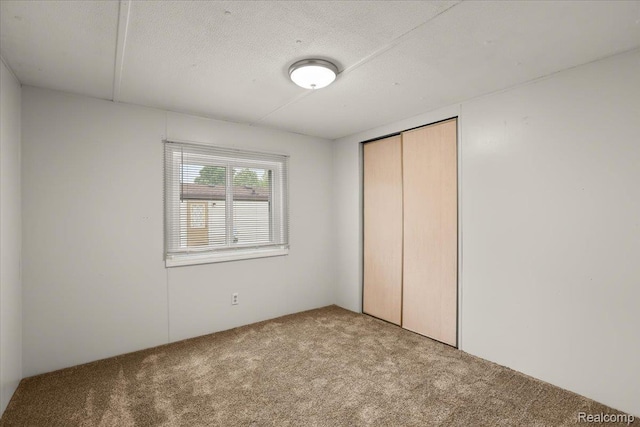 49831 Leicester Ct, Shelby Twp, MI 48315 - unfurnished bedroom featuring carpet flooring, a closet, and a textured ceiling