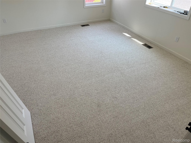 1015 9th St, Port Huron, MI 48060 - empty room featuring carpet flooring