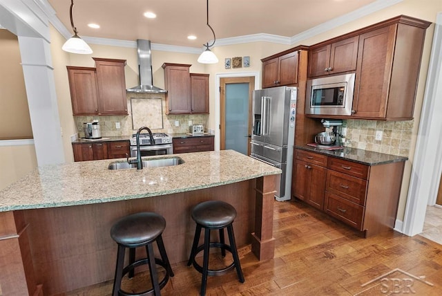 2887 E Iron Woods Pass, Midland, MI 48642 - kitchen featuring wall chimney exhaust hood, stainless steel appliances, a sink, crown molding, and a kitchen breakfast bar