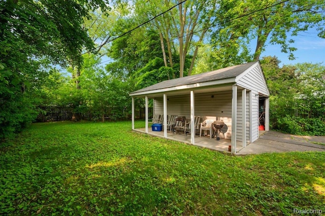 2829 Dorchester Rd, Birmingham, MI 48009 - view of yard with an outbuilding