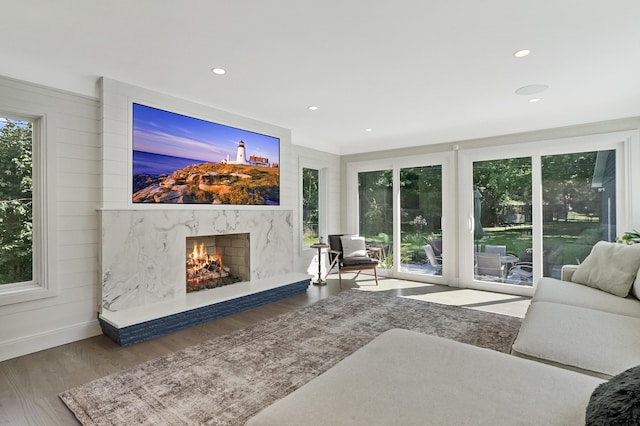 660 Sylvanwood Dr, Troy, MI 48085 - living area with a high end fireplace, wood finished floors, recessed lighting, and baseboards