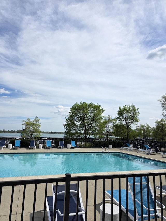 3320 Spinnaker Ln Unit 15E, Detroit, MI 48207 - community pool featuring a patio area