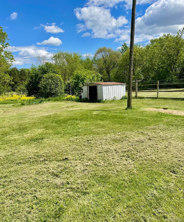 2373 S Dye Rd, Flint, MI 48532 - view of yard featuring an outdoor structure and an outbuilding