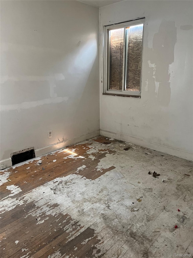 9803 Nottingham Rd, Detroit, MI 48224 - spare room featuring baseboards