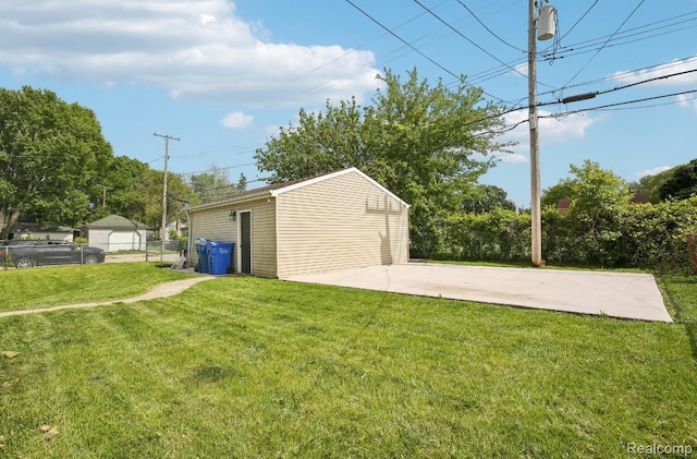 8286 Westminster Ave, Warren, MI 48089 - view of yard featuring an outbuilding