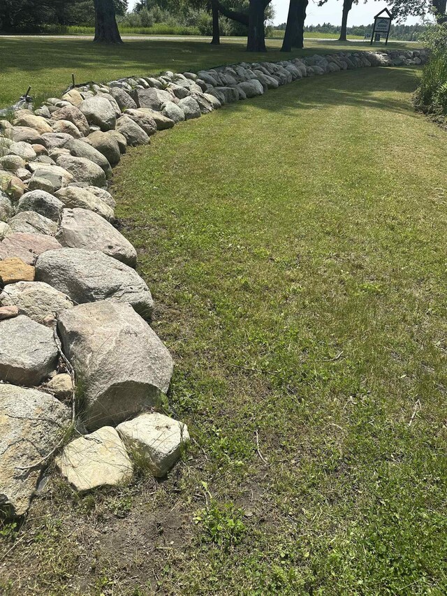 2291 E Maple Rd, Clare, MI 48617 - view of grassy yard
