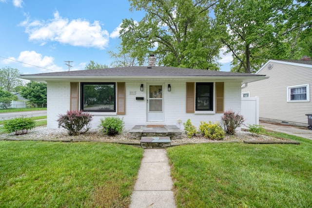 801 Briarcliff Rd, Jackson, MI 49203 - ranch-style home featuring brick siding and a front yard