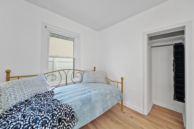 801 Briarcliff Rd, Jackson, MI 49203 - bedroom featuring wood finished floors and baseboards