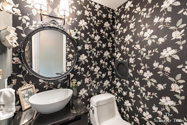 493 Edgeworthe Dr SE, Ada, MI 49301 - bathroom with a sink, wallpapered walls, and toilet