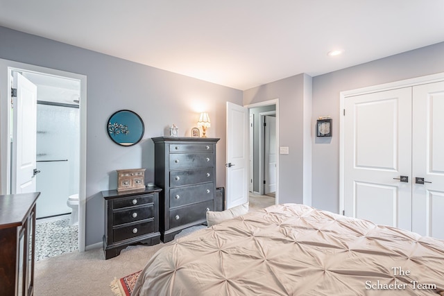 493 Edgeworthe Dr SE, Ada, MI 49301 - bedroom featuring light colored carpet, a closet, ensuite bathroom, baseboards, and recessed lighting