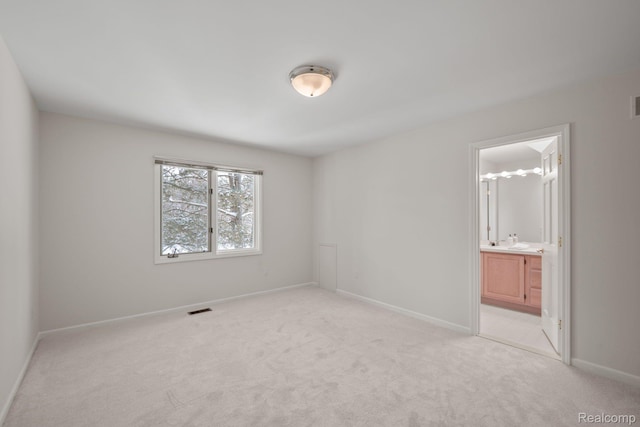 2729 Glenbrooke Ct, Bloomfield Hills, MI 48302 - unfurnished bedroom featuring light carpet, baseboards, and connected bathroom