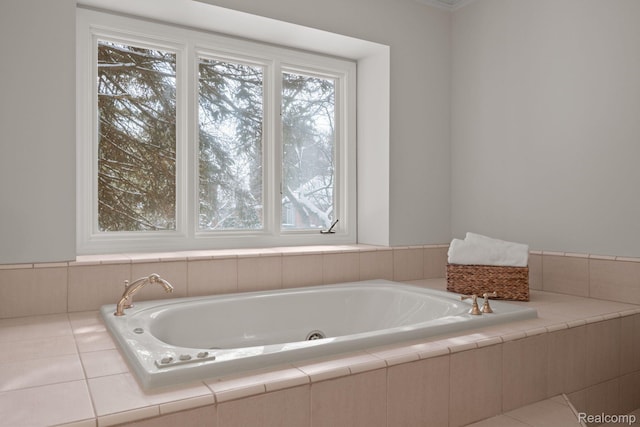 2729 Glenbrooke Ct, Bloomfield Hills, MI 48302 - bathroom featuring a jetted tub