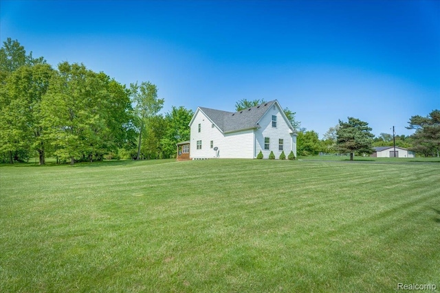 10726 Davisburg Rd, Davisburg, MI 48350 - view of green lawn