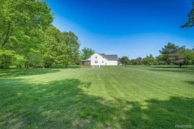 10726 Davisburg Rd, Davisburg, MI 48350 - view of green lawn