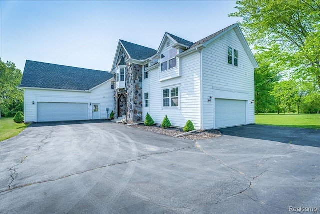 10726 Davisburg Rd, Davisburg, MI 48350 - view of front facade featuring asphalt driveway