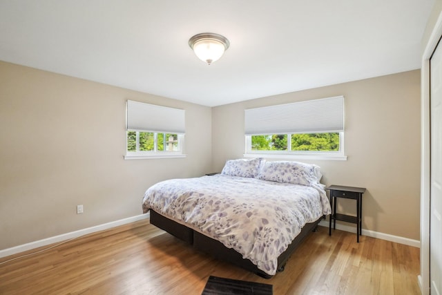 6883 Tamerlane Dr, West Bloomfield, MI 48322 - bedroom featuring light wood finished floors and baseboards