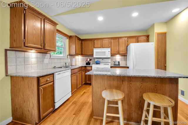33722 Glen St, Westland, MI 48186 - kitchen with white appliances, light wood-style floors, a sink, lofted ceiling, and recessed lighting