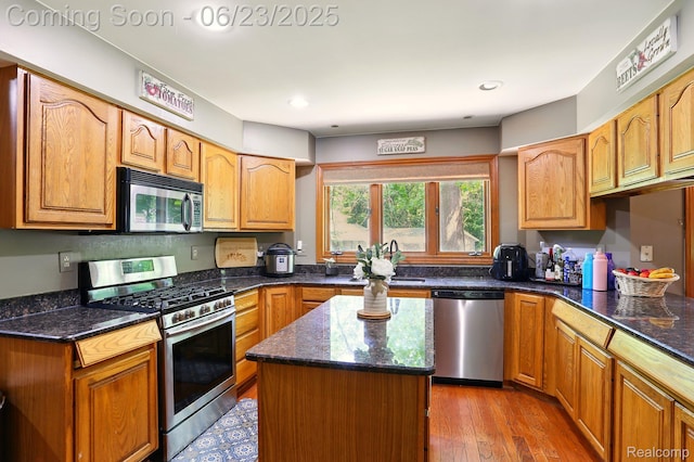 11970 Diamond Dr, Shelby Twp, MI 48315 - kitchen with stainless steel appliances, dark stone countertops, a center island, light wood-type flooring, and recessed lighting