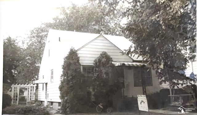 1989 Leblanc St, Lincoln Park, MI 48146 - view of front of house