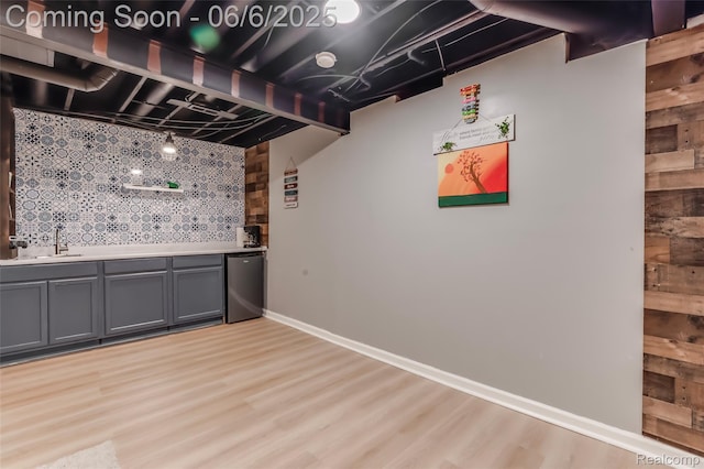 59625 Twin Pines Dr, New Hudson, MI 48165 - indoor wet bar featuring tasteful backsplash, fridge, light wood-type flooring, and baseboards